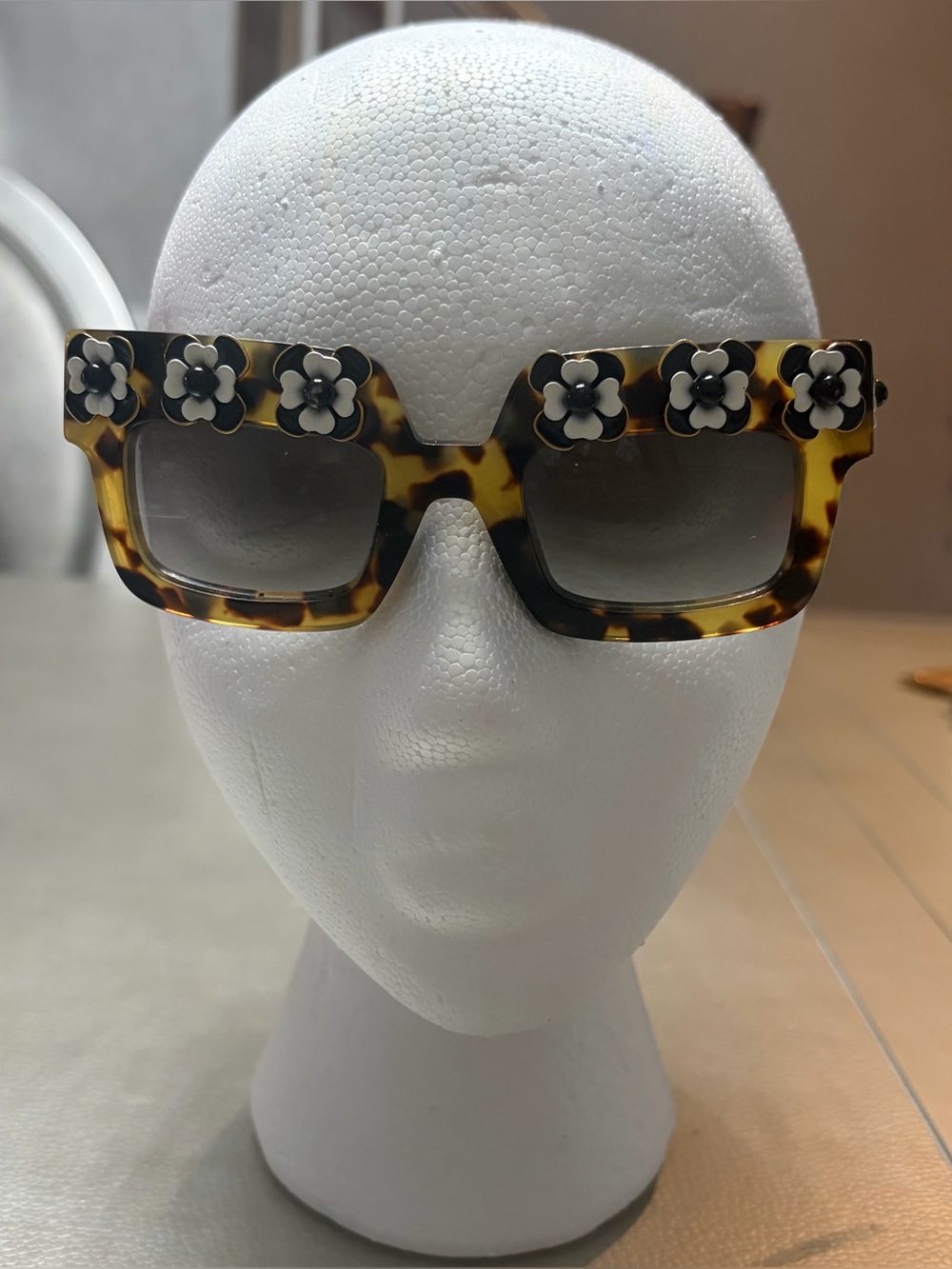 PRADA SPR 25P FLORAL APPLIQUE SUNGLASSES TORTOISE AUTHENTIC W/ BOX & POUCH